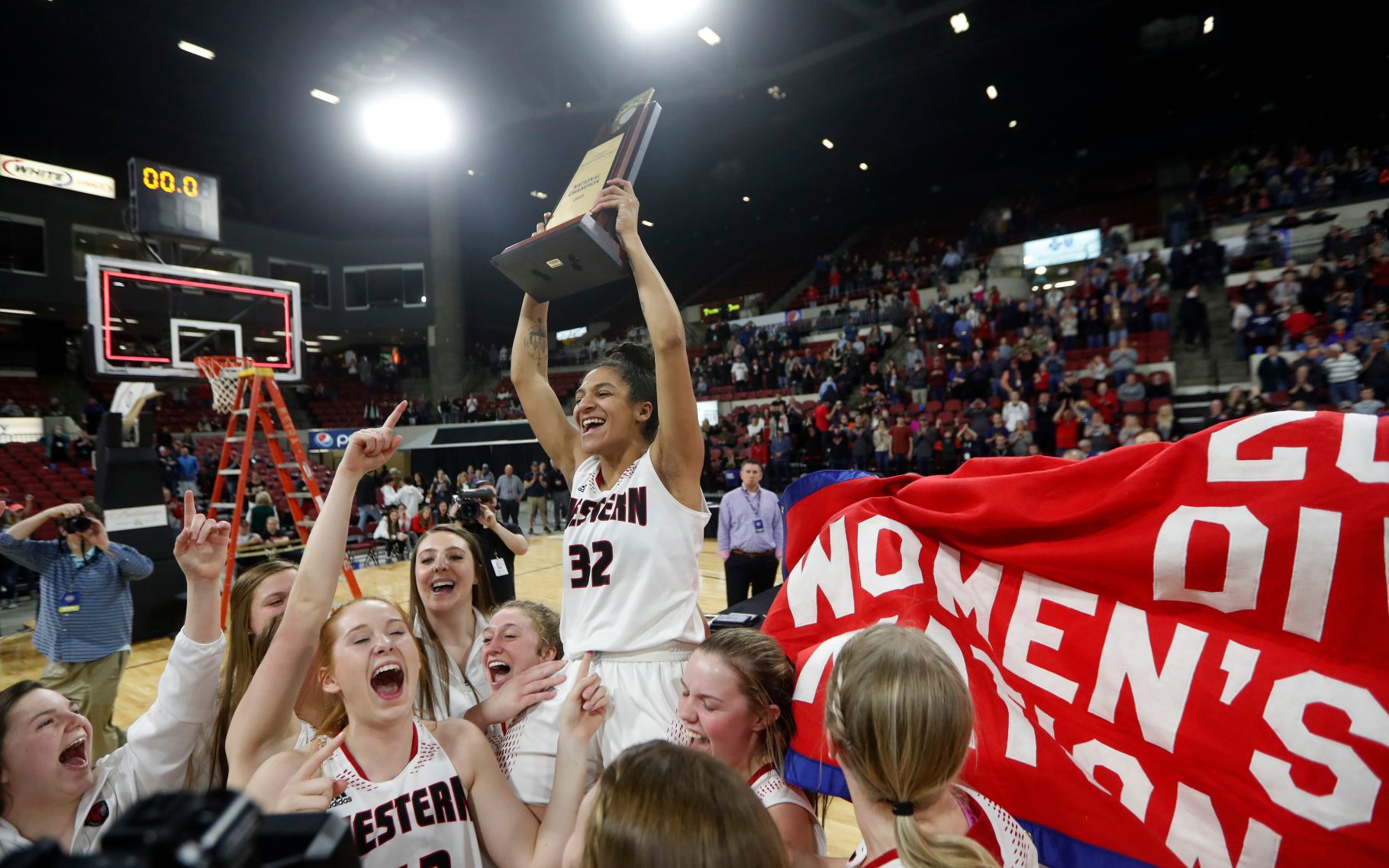 Montana Western takes on Oklahoma City in NAIA Championship